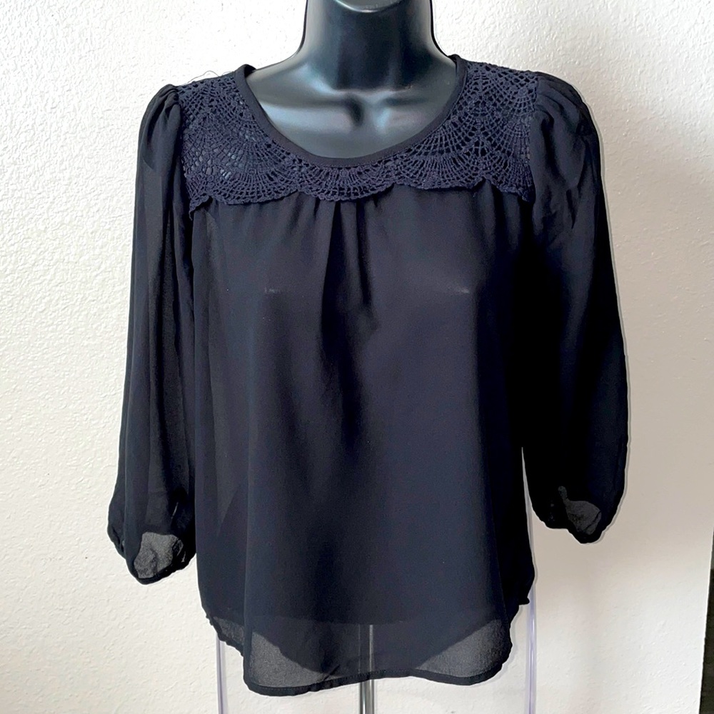 B_envied small long sleeve shirt with lace